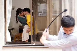 Cha dượng và cô con gái mới lớn