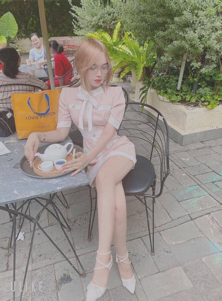 Cô em gái đã yêu cầu được lạm dụng và quan hệ tình dục với anh, một đứa con gái còn trinh, tại sao anh lại đánh em mạnh như vậy và nói anh là một con đĩ hư hỏng.. Nhưng em là một đứa con gái còn trinh nhút nhát, vì vậy em