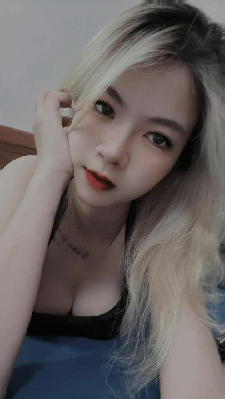Ông bố của năm tranh thủ bú lồn con gái